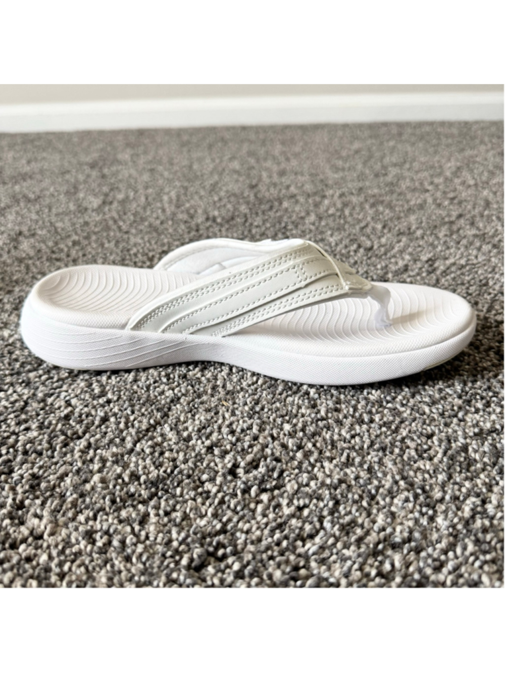 Women's DREAM PAIRS Comfort Flip Flop Sandals White Size 7 - Picture 10 of 13